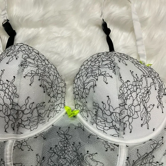 Very Sexy Victoria's Secret Lace Bra and Panty Set - Black and Neon Green